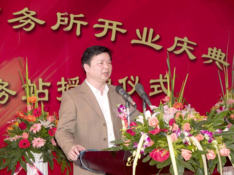 南山区政协副主席、区委统战部部长、侨办主任张伟建到会辞职_副本.jpg